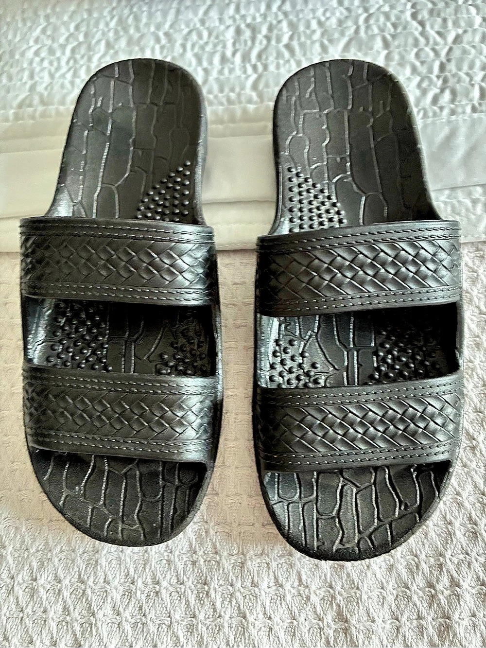 Maui and Sons Women's Two-Strap Sandals Black